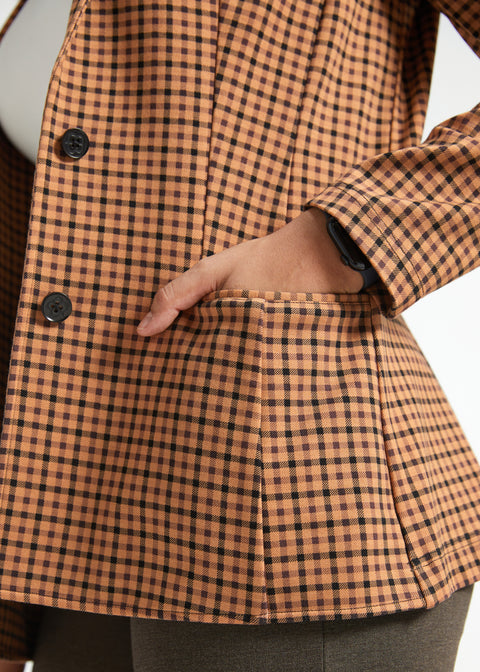 Close-up of hand in the functional welt pocket of the Camel Mini Houndstooth Classic Blazer
